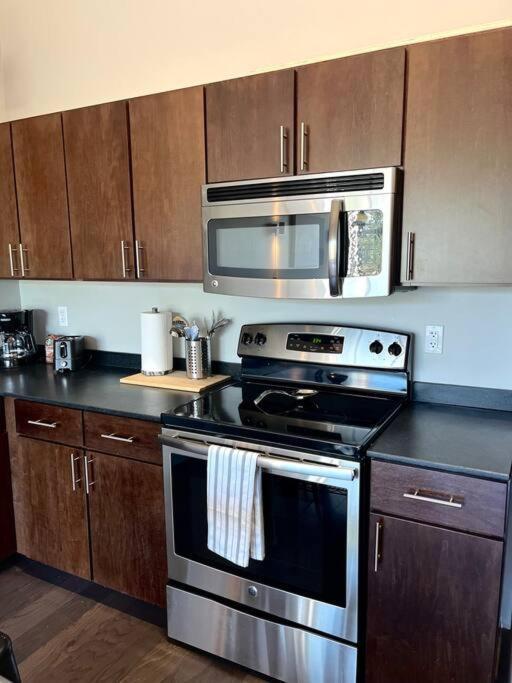 Luxury Condo 2 Bed 2 Bath Near Downtown Kc Канзас-Сіті Екстер'єр фото